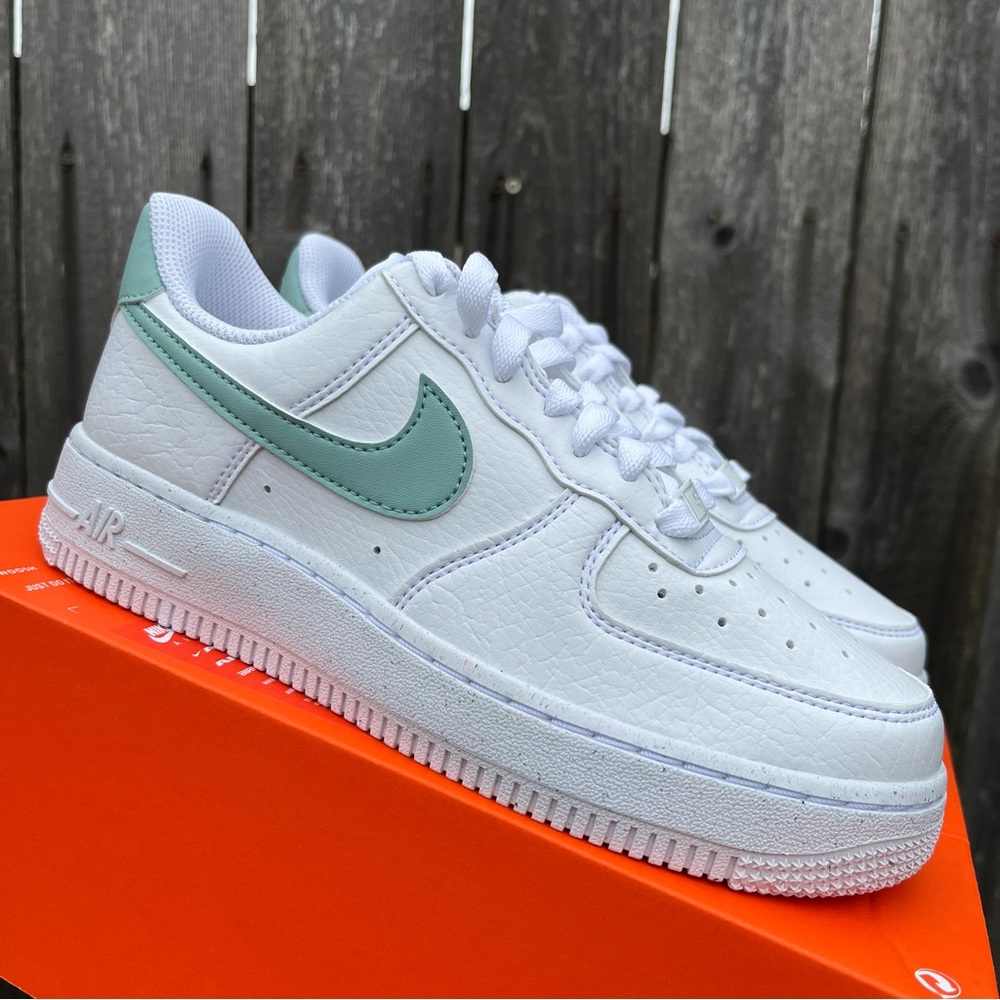 Women Nike Air Force 1 Canon Green size 5.5